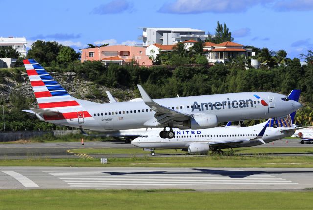 Boeing 737-800 (N805NN)