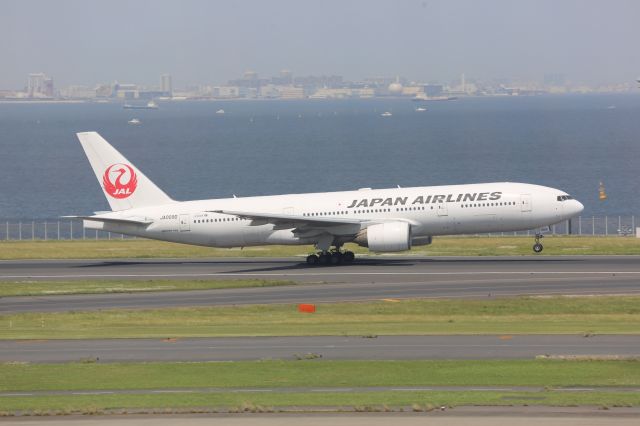 Boeing 777-200 (JA009D)