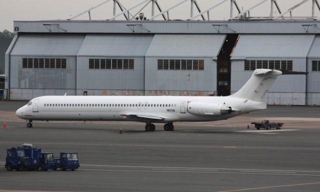 McDonnell Douglas MD-83 (N831US)