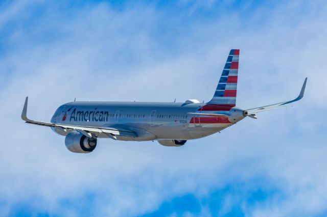 Airbus A321neo (N432AN) - An American Airlines A321 neo taking off from PHX on 2/11/23 during the Super Bowl rush. Taken with a Canon R7 and Canon EF 100-400 II L lens.