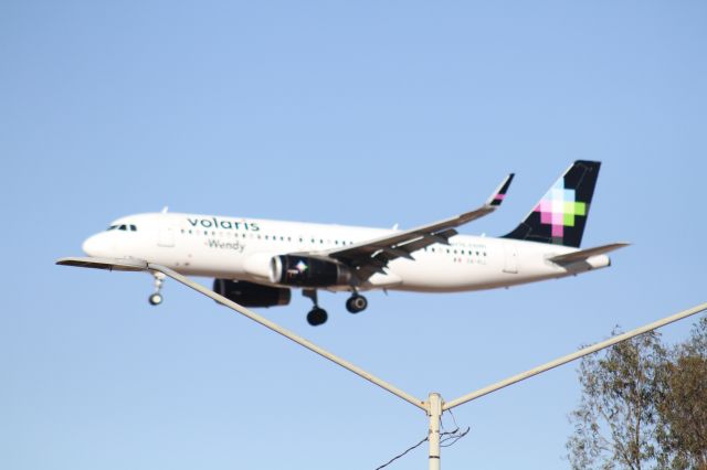 Airbus A320 (XA-VLL) - FINAL APPROACH 27 MMTJ