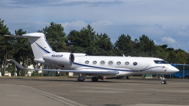 Gulfstream Aerospace Gulfstream G500 (N542AP) - 2020 G500 on the ramp at Jersey Channel Islands