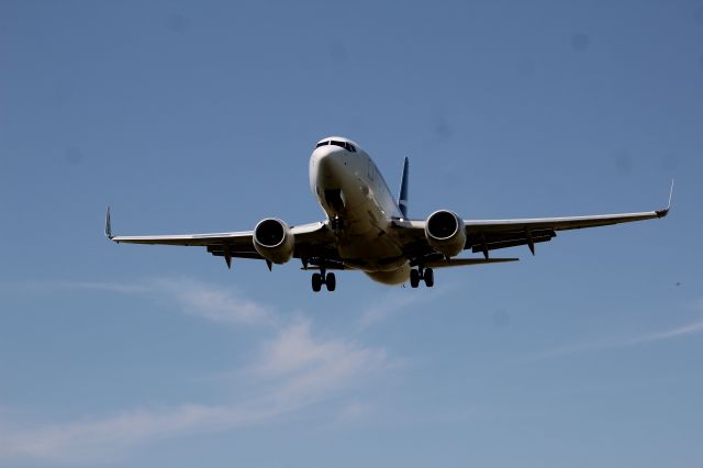 Boeing 737-700 (C-FGWJ)