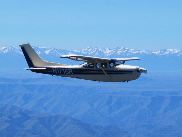 Cessna Skylane RG (N1716R)