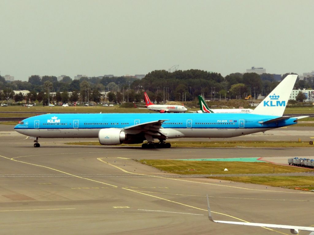 BOEING 777-300 (PH-BVK)
