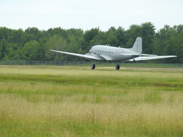 — — - DC-3 Runway roll at Muskoka CYQA Canada