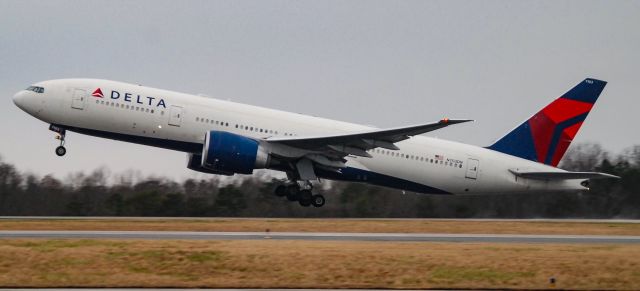 Boeing 777-200 (N703DN) - Farewell to the Delta 777!  Certainly could have used a little more time with her.  Seen here Departing with the Clemson Tigers in December 2018.  Thank you for the memories 777!