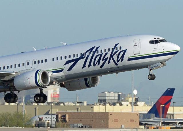 Boeing 737-800 (N307AS)