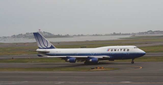 Boeing 747-400 (N182UA)