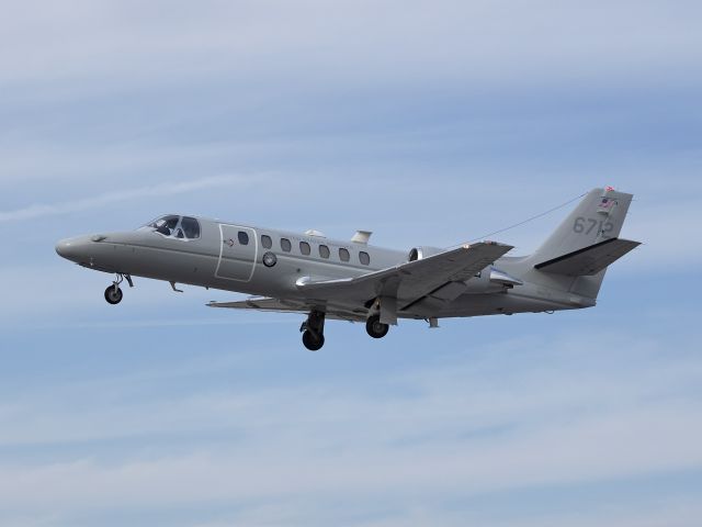Cessna Citation V (16-6712) - LOBOS712, a USMC Cessna560 UC-35D, departing RWY 25 on Monday, 24 Oct 2022.