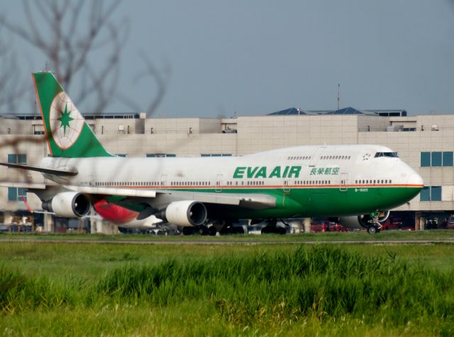 Boeing 747-400 (B-16411)