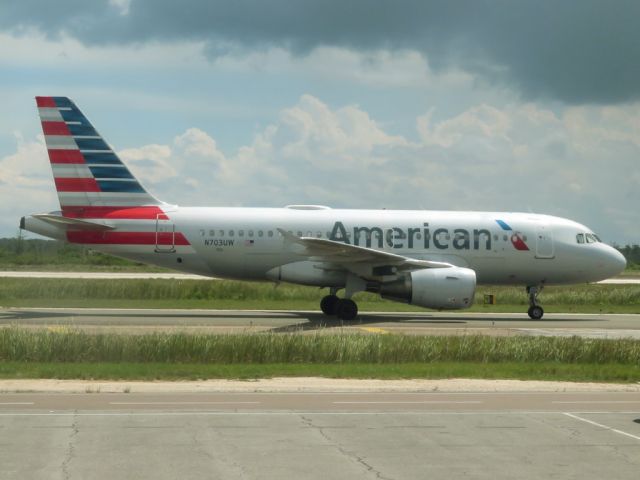 Airbus A319 (N703UW)