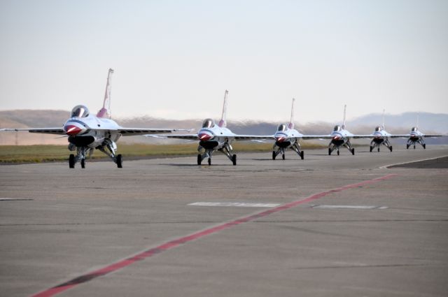 Lockheed F-16 Fighting Falcon — - U.S. Air Force Thunderbird show