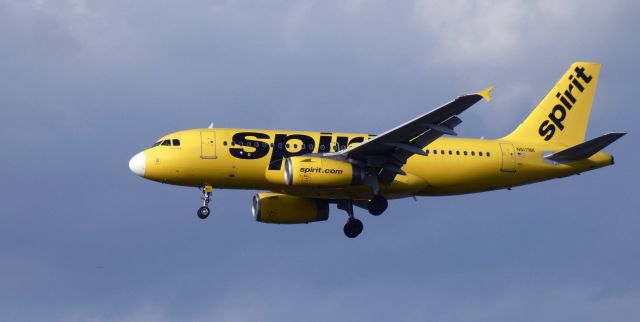 Airbus A319 (N517NK) - About to touch down is this 2006 Spirit Airlines Airbus 319-132 in the Autumn of 2023.