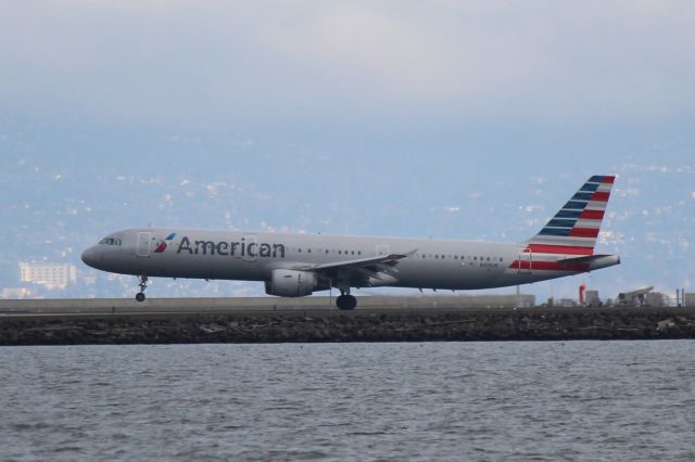 Airbus A321 (N169UW)
