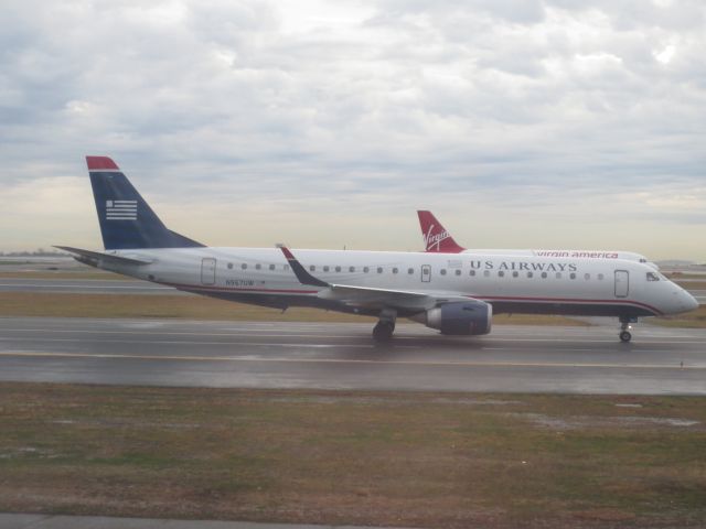 Embraer ERJ-190 (N967UW)