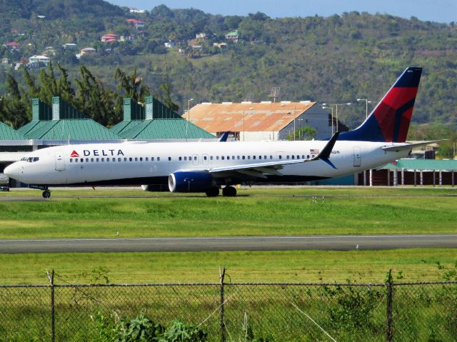 Boeing 737-900 (N856DN)
