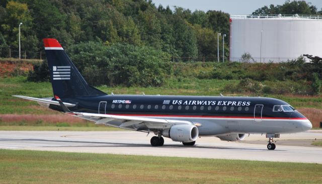 Embraer 170/175 (N811MD) - In position runway 18C - 10/4/09