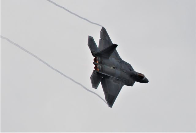 Lockheed F-22 Raptor —