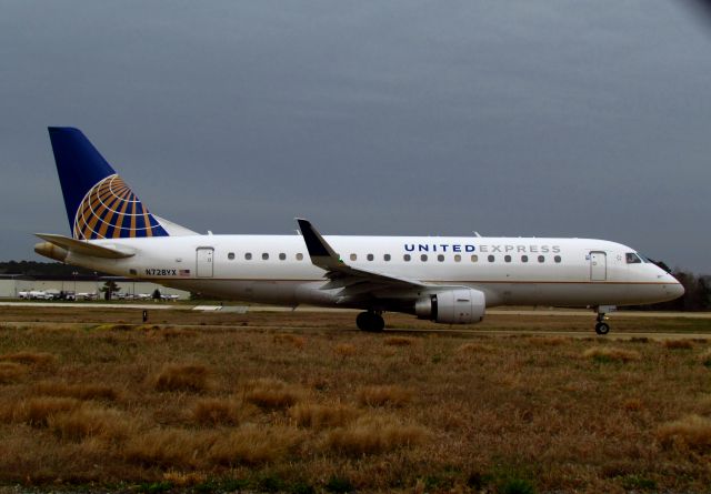 Embraer 175 (N728YX)
