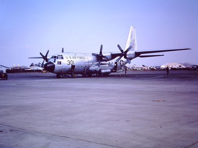 Lockheed C-130 Hercules — - TAN SON NHUT AIR BASE, SAIGON, VIETNAM 1966 C-130 ON THE RAMP