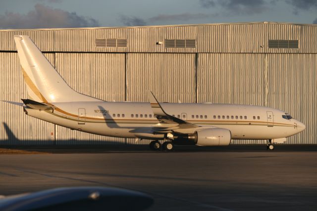 Boeing 737-700 (N720CH)