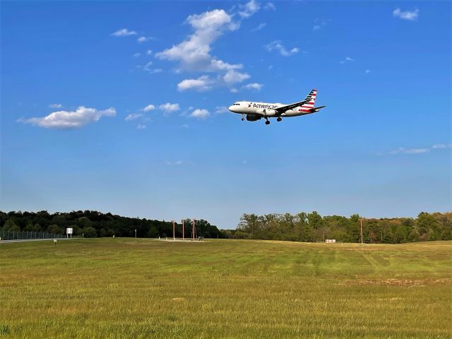 Airbus A319 (N770UW) - A319-112 arriving as AA2596 from CLT