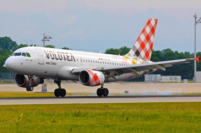 Airbus A319 (EI-FMU)