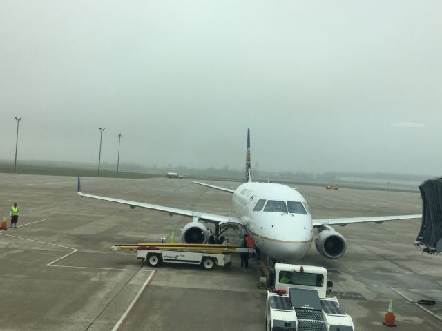 Embraer 170/175 (N640RW) - The morning flight to Denver. 4/26/16