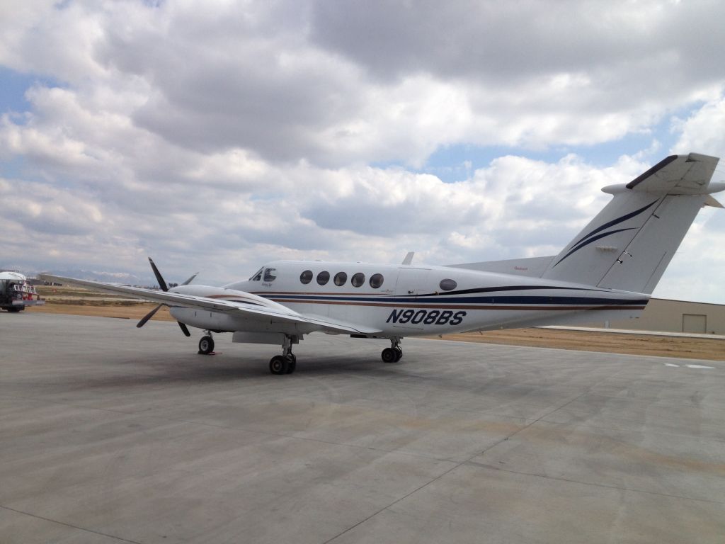 Beechcraft Super King Air 200 (N908BS) - King Air B200