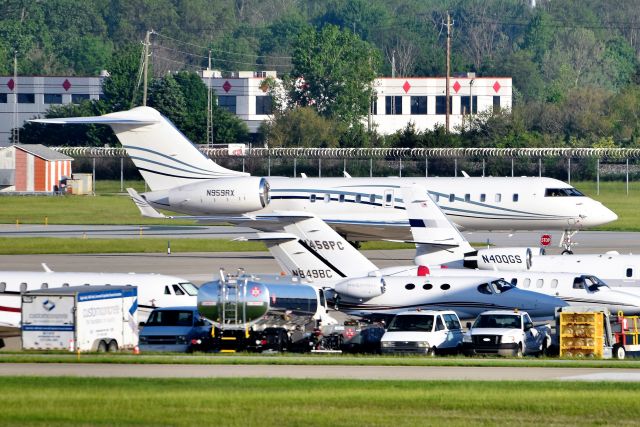 Bombardier Global Express (N959RX) - Billionaire Junk Yard and online auto & parts auction owner Willis Johnson's - founder of Copart sweet Global. Don't think you cant get rich selling junk? This aircraft and this guys life story prove you wrong.