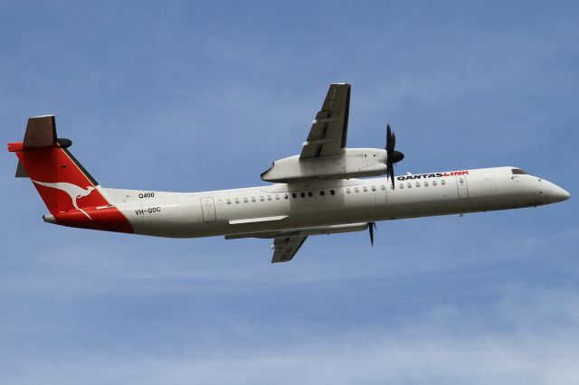 de Havilland Dash 8-400 (VH-QOC)