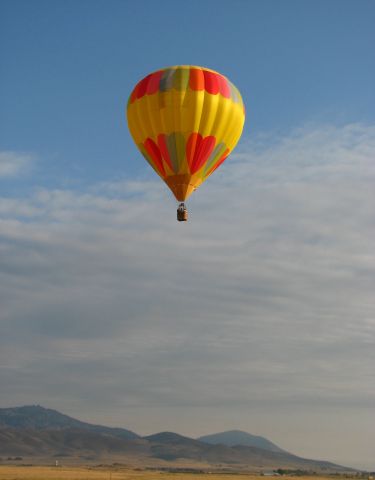 Unknown/Generic Balloon — - Hot air balloon over Montague, Ca.  (1O5)