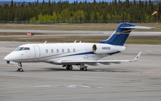 Bombardier Challenger 300 (N86DQ)