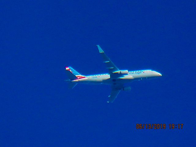 Embraer 175 (N264NN)