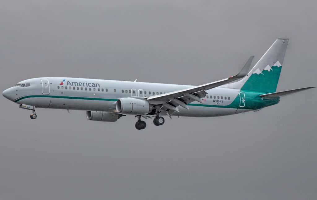 Boeing 737-800 (N916NN) - Reno Air Retro Livery