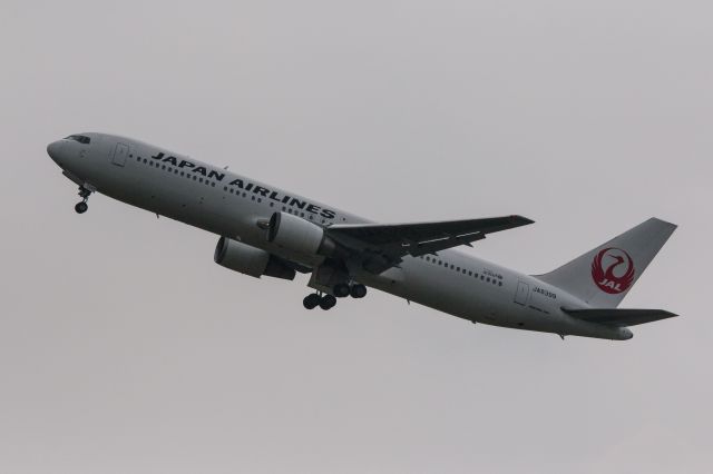 BOEING 767-300 (JA8399)