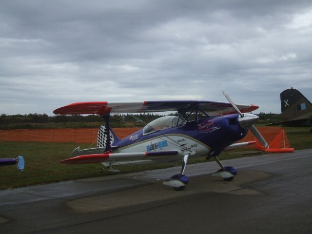 — — - Performed at International Airshow Yarmouth NS. Sept 12/09