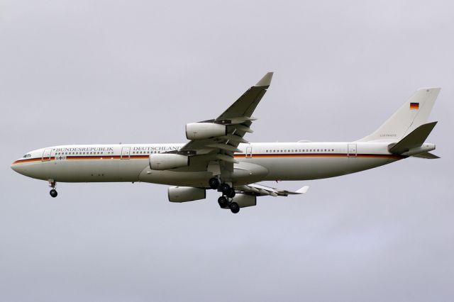 N1601 — - A low fly past, along Glasgow's Runway 23.