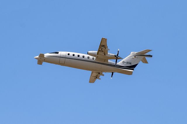 Piaggio P.180 Avanti (D-IIVA)
