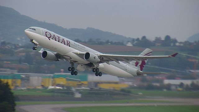 Airbus A330-300 (A7-AEI)