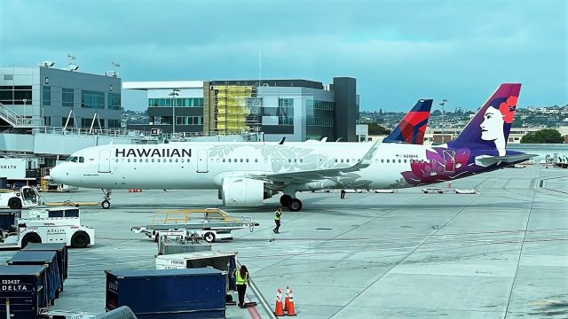 Airbus A321neo (N218HA) - Pushing back for OGG as HA57