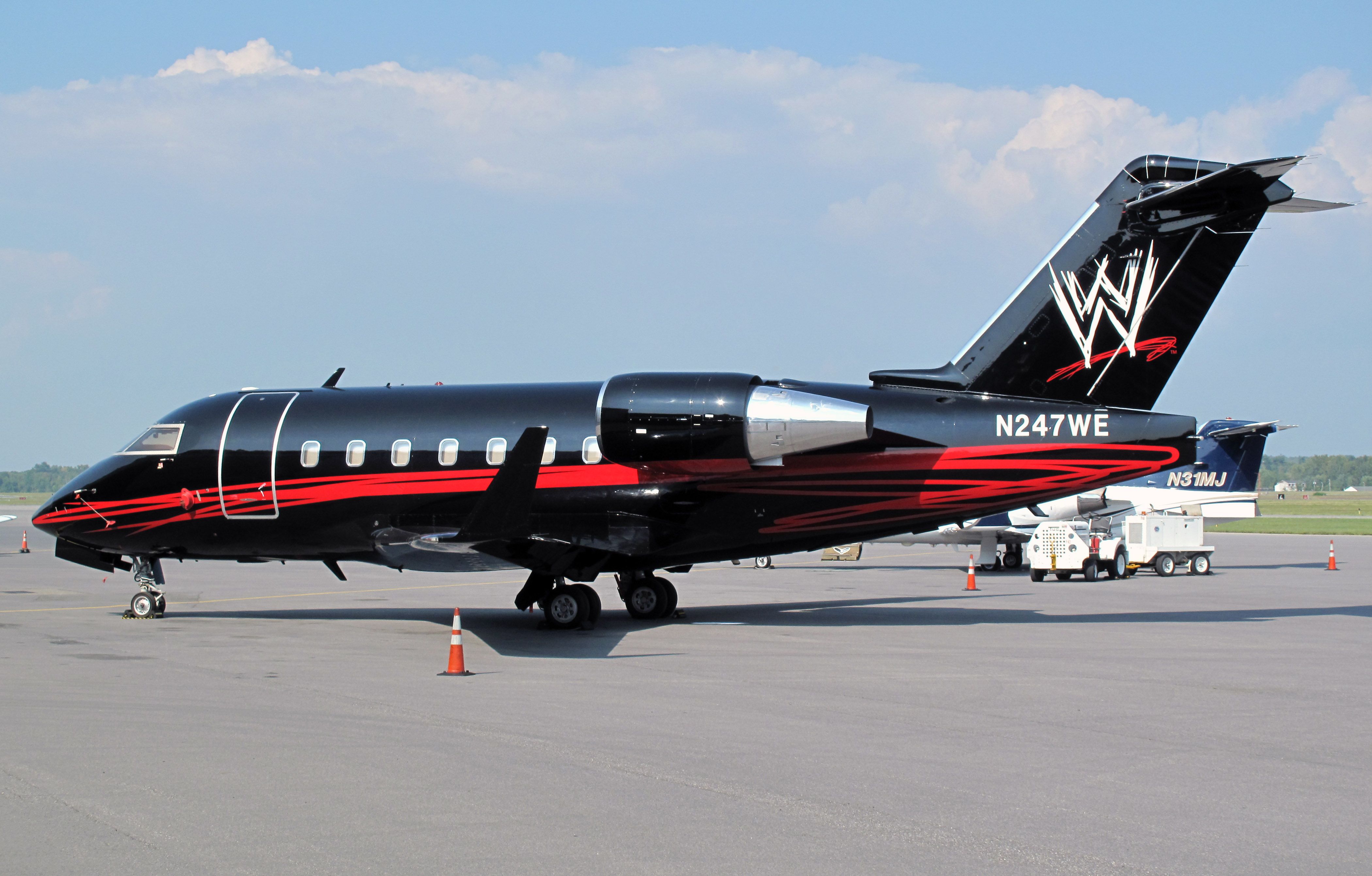 Canadair Challenger (N247WE) - Great paint scheme. No location as per request of the aircraft owner.