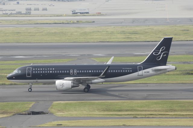 Airbus A320 (JA21MC) - Taxing at Tokyo-Haneda Intl Airport on 2014/10/27
