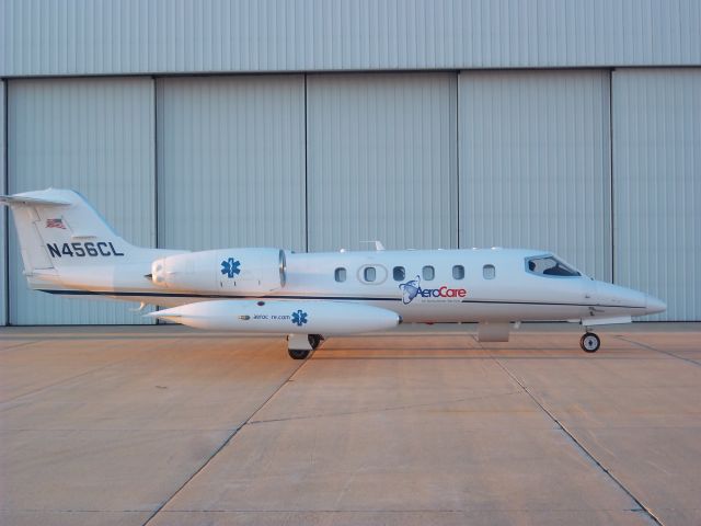 Learjet 35 (N456CL)