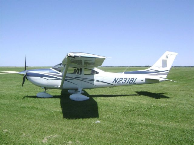 Cessna Skyhawk (N2318L)