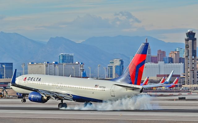 Boeing 737-800 (N37700) - N37700 DELTA AIR LINES 2002 BOEING 737-832 s/n  29631 - Las Vegas - McCarran International Airport (LAS / KLAS)br /USA - Nevada January 28, 2015br /Photo: Tomás Del Coro