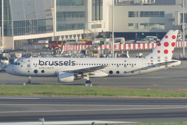 Airbus A320 (OO-SNF)
