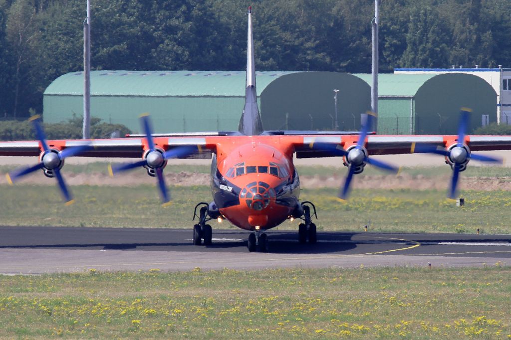 Antonov An-12 (UR-CKL)