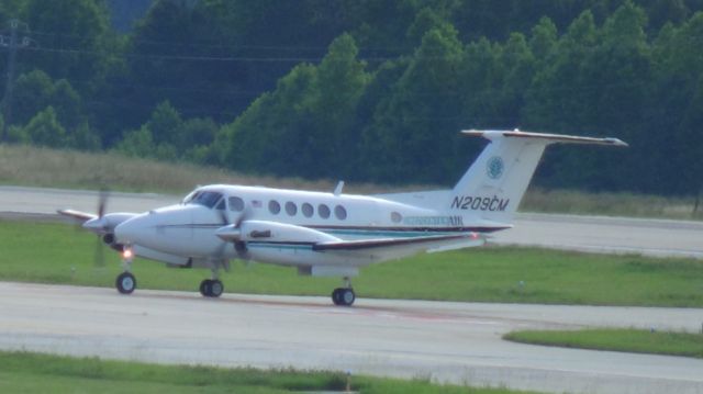 Beechcraft Super King Air 200 (N209CM) - Charlotte Hospital Authority Arriving from Bluefield, West Virginia at 6:53 P.M.   Taken June 7, 2015.  